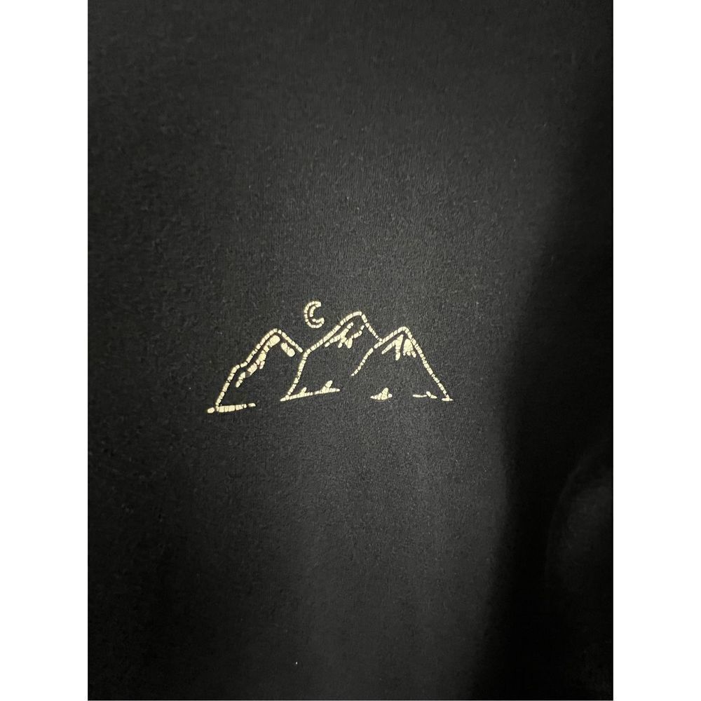Unbranded Long Sleeve Crewneck With Mountain Graphic On Front - Picture 2 of 4